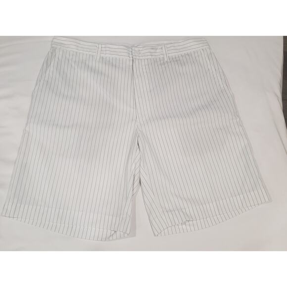 PGA Tour Light Weight White / Gray Striped Polyester Men's Golf Shorts | Size 36 - Picture 10 of 10